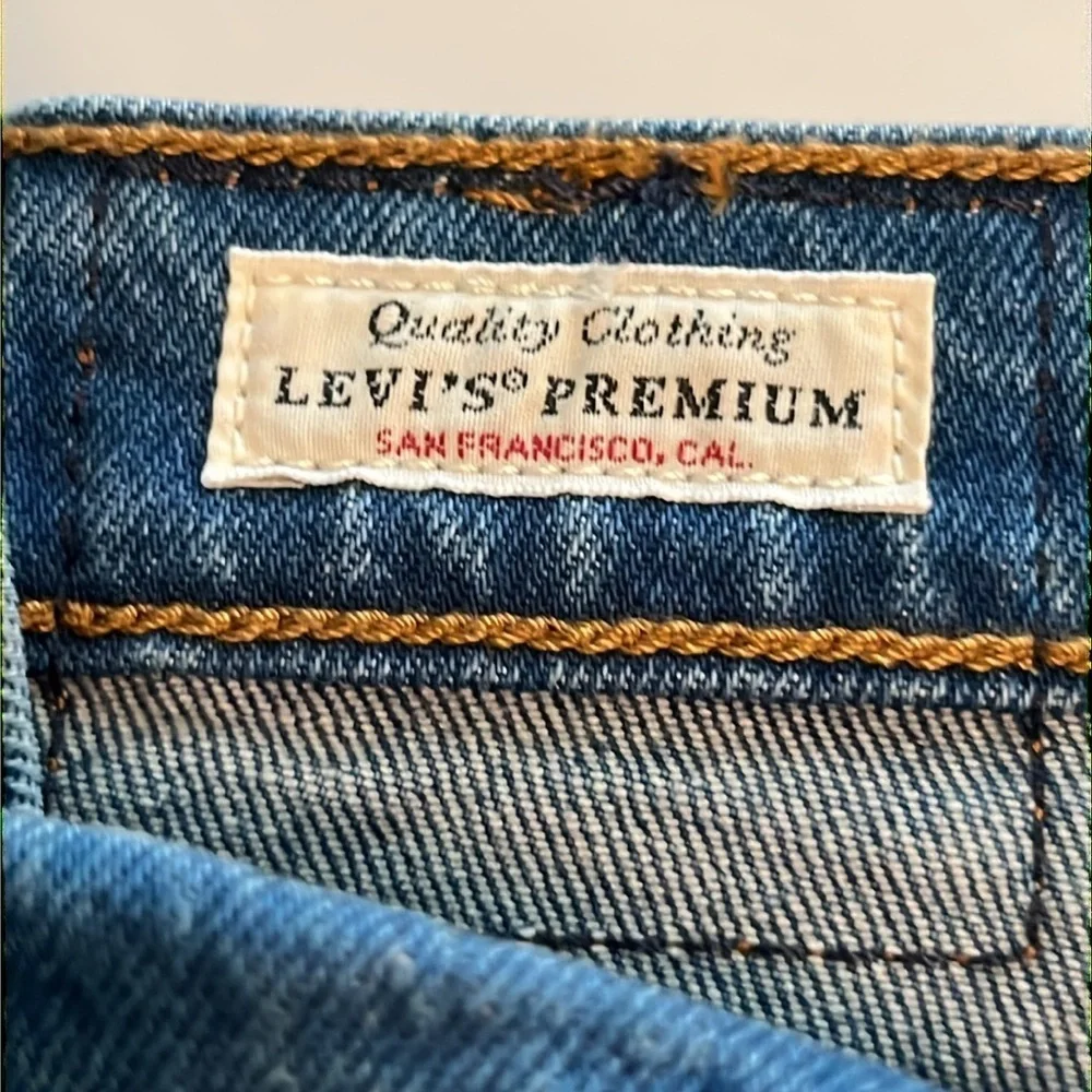Levi’s Ribcage Shorts High Rise Size 31